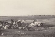 Trosky německého proudového letounu Messerschmitt Me 262 Schwalbe na letišti Ruzyně

(FOTO: Emanuel Kimla, sbirka Milada Suková)